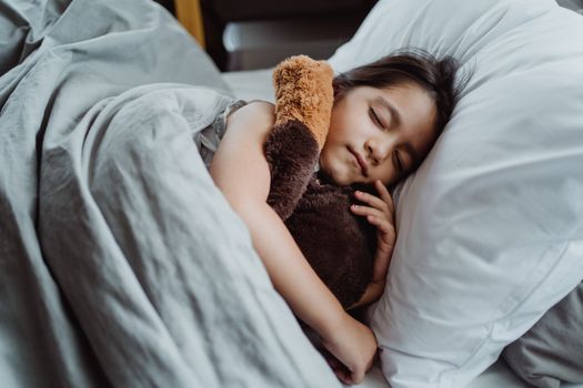 眠る子ども