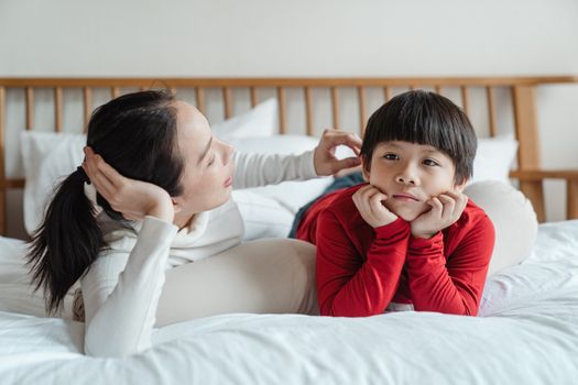 親子で話す様子