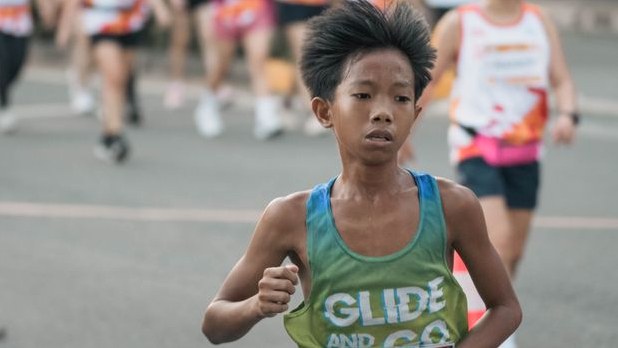 スポーツする子
