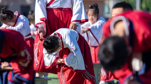 運動会の練習をする子どもたち