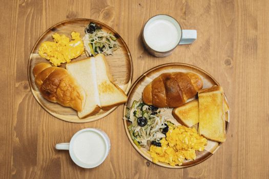 家族の朝ごはん