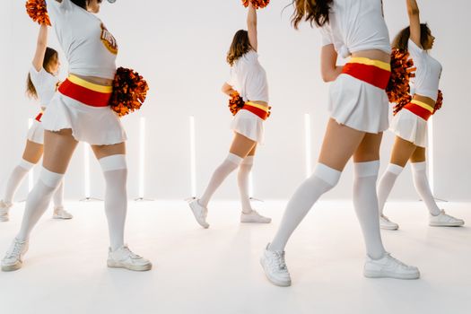 チアダンスを踊るメンバー